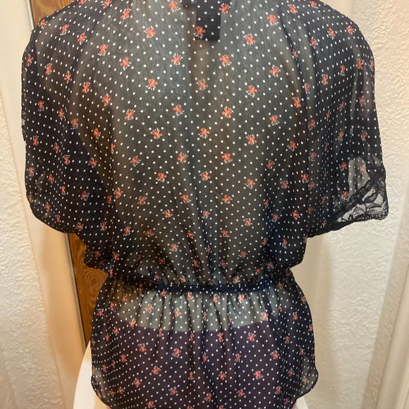 Sheer floral print short sleeve blouse - Picture 4 of 6